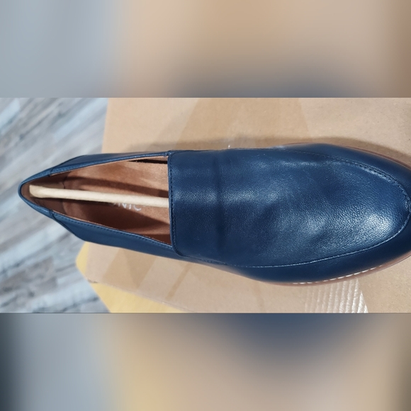Vionic Loafers Size 8.5 - Picture 6 of 8